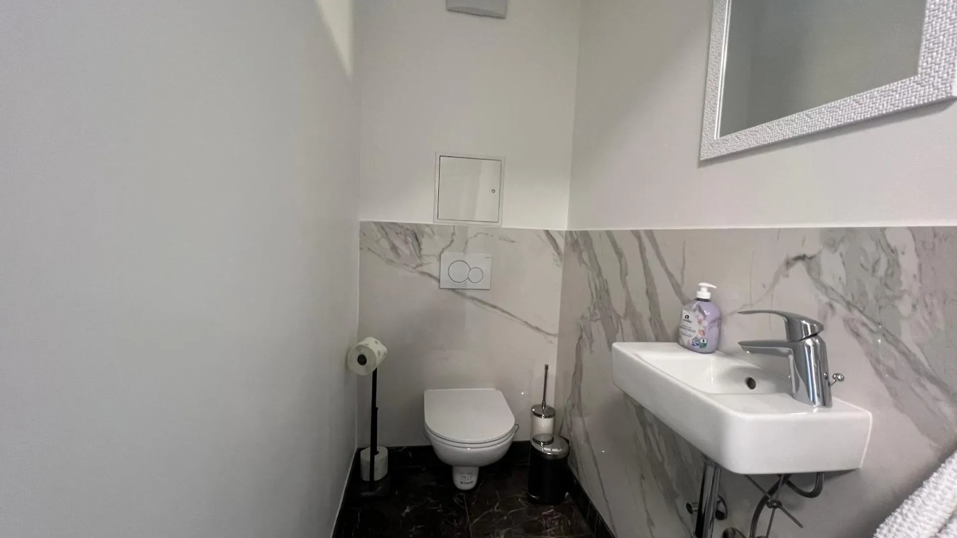 Gloriette Apartment Vienna Austria